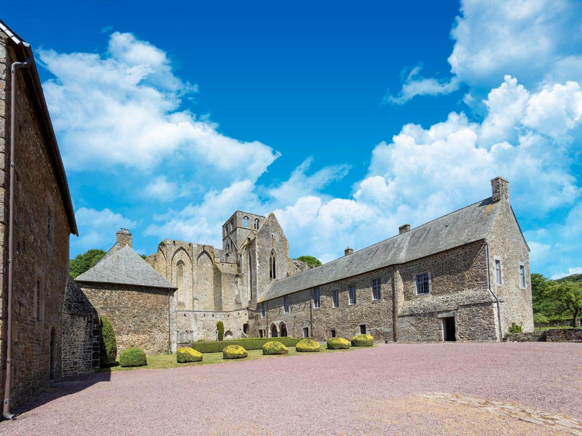 Attractive Holiday Home Near The Normandy Beach Saint-Germain-sur-Ay 외부 사진